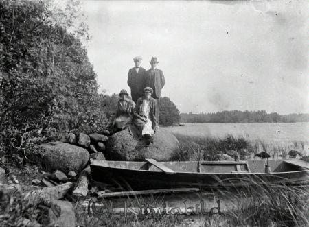 Vid sjö
mayca
Tekla Ramstedt och Ragnhild Lindh sitter på stenen.
Nyckelord: Ramstedt Korpklev