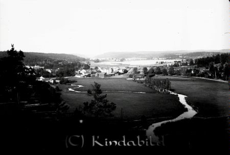 Kindavyer
raja
Foto taget från Mariaberget och norrut över Kisa centrum. 
Källa: Ingmar

Nyckelord: Ramstedt Korpklev