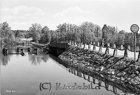 Råsöbro Västra Eneby
gepe
Svängbro över Åsunden
Råsöbro
Ny fast bro stod färdig 1966.
Nyckelord: Råsöbro