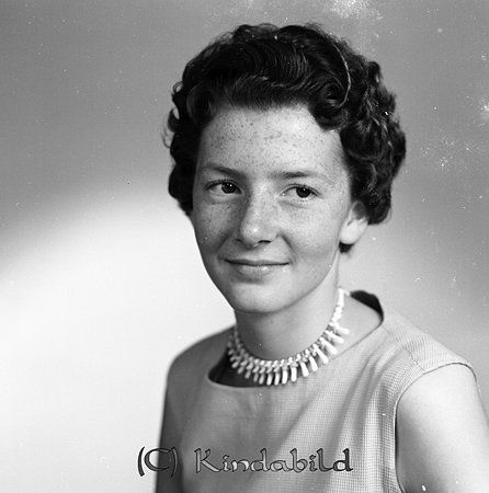 Vivianne Frid Krogsfall Slätmon
raja
Vivianne, dotter till Göte och Karin Frid. Gift med Göran Svensson.
 Vivianne arbetade som traversförare på Kindasågen från det sågen öppnade.
 Källa: Studiegruppen hembygdsgården 
Nyckelord: Frid Krogsfall