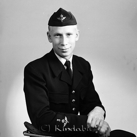 Bengt Alvin Tjustad Kisa
Man klädd i uniform från flyget
gepe
Bengt Alvin Tjustad Kisa
Nyckelord: Alvin Tjustad
