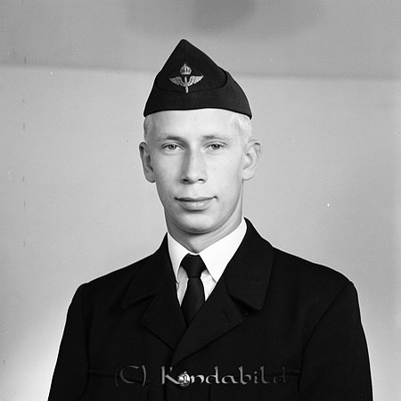 Alvin Tjustad Kisa
Man klädd i uniform från flyget
gepe
Bengt Alvin Tjustad Kisa
Nyckelord: Alvin Tjustad
