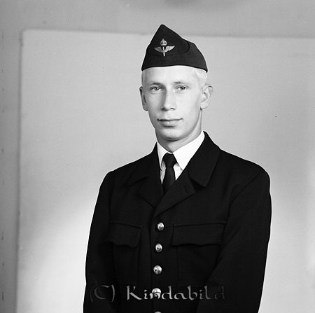 Alvin Tjustad Kisa
Man klädd i uniform från flyget
gepe
Bengt Alvin Tjustad Kisa
Nyckelord: Alvin Tjustad