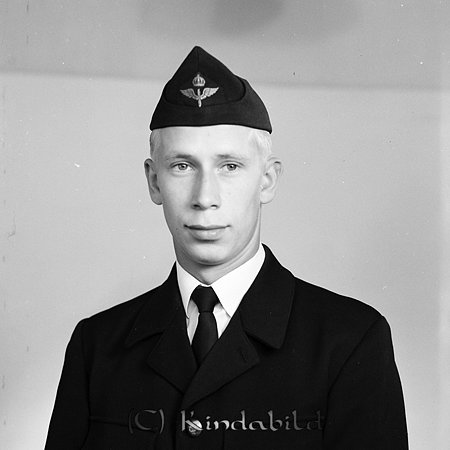 Alvin Tjustad Kisa
Man klädd i uniform från flyget
gepe
Bengt Alvin Tjustad Kisa
Nyckelord: Alvin Tjustad