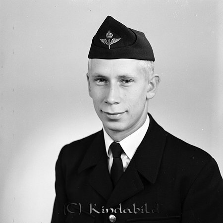 Alvin Tjustad Kisa
Man klädd i uniform från flyget
gepe
Bengt Alvin Tjustad Kisa
Nyckelord: Alvin Tjustad