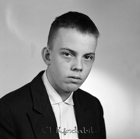 Lars Fors Oppeby
gepe

Ung man med mörk kostym och vit skjorta. Mörkt snaggat hår.
Lars Fors Krogen Oppeby
Nyckelord: Fors Oppeby