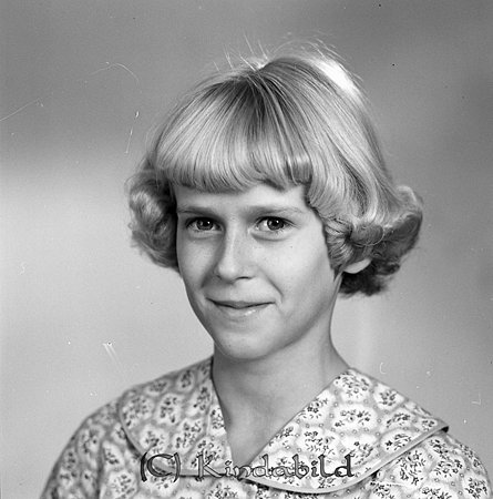 Maj-Lis Johansson Kvarnstugan Norra Vi
Maj-Lis Johansson Kvarnstugan Norra Vi
Ung dam med ljust hår och hellugg, klädd i blommig klänning med stor krage,
gepe
Maj-Lis Johansson Kvarnstugan Norra Vi.
Maj-Lis arbetade på 1960-talet på Ica i Kisa, gifte sig med Urban som var frisör.
Flyttade till Österbymo.
Nyckelord: Johansson Kvarnstugan