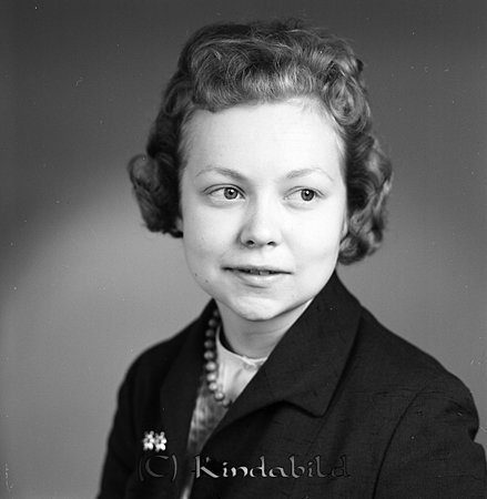 Majvor Gustavsson Bergsbo Österbymo
raja
Kvinna klädd i ljus blus under en mörk jacka 

Nyckelord: Gustavsson Österbymo