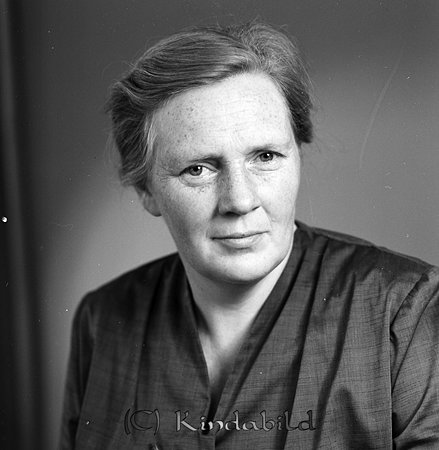 Greta Patriksson Jonsbo Rimforsa
raja
Kvinna klädd i mörk blus  

Nyckelord: Patriksson Rimforsa