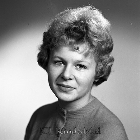 Birgitta Svensson Egna Hem Kisa
raja
Kvinna klädd i en mörk jumper   

raja
Birgitta Svenssons föräldrar var Nils och Edit Svensson. De hade två söner Olle och Stig. De bodde på Ulrikagatan 31 Lindåkra Kisa.
 Birgitta gifte sig Nygren och flyttade till Linköping.
 Källa: Studiegruppen hembygdsgården 
Nyckelord: Svensson Kisa