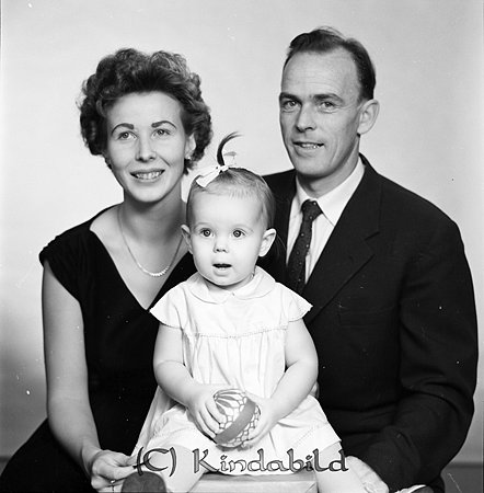 Familj Karl-Erik Savbäck Kisa
gepe
En familj med en liten dotter.
Karl-Erik, Viola och Katarina Savbäck Kisa
Nyckelord: Savbäck Kisa