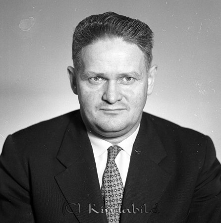 Gösta Samuelsson Kisa Värdshus Kisa
raja
Man klädd i skjorta slips och kavaj

Nyckelord: Samuelsson Kisa