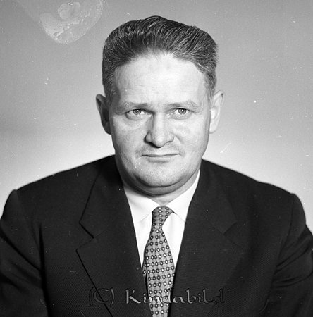 Gösta Samuelsson Kisa Värdshus Kisa
raja
Man klädd i skjorta slips och kavaj

Nyckelord: Samuelsson Kisa