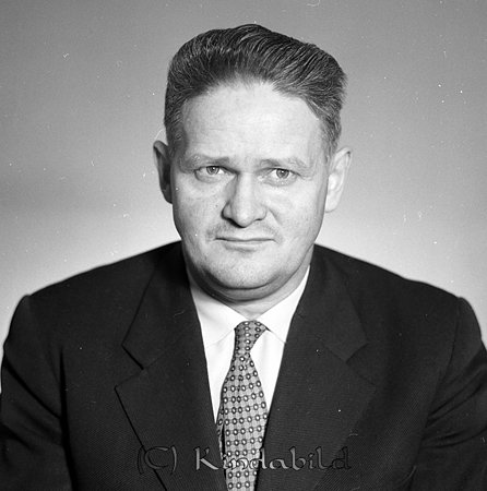 Gösta Samuelsson Kisa Värdshus Kisa
raja
Man klädd i skjorta slips och kavaj

Nyckelord: Samuelsson Kisa