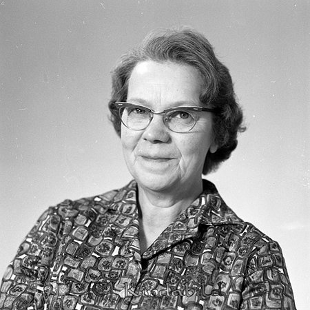Hulda Ivarsson Sandstorp Rimforsa
raja
Kvinna klädd i klänning  

raja
Hulda Ivarsson var född 1909 i Tjärstad. Hon var gift med Ivar Helmer Ivarsson. Son Karl-Ivar född 1930.
 Sandstorp ligger på Allmänningen i nordvästra Tjärstad.
 Källa: Studiegruppen hembygdsgården 
Nyckelord: Ivarsson Rimforsa