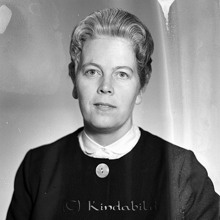 Iris Danielsson Mjölkvik Kisa
raja
Kvinna klädd i en ljus blus under mörk jacka 

raja
Iris var född Ekström och kom från Eneby i Horn. Hon gifte sig med Henning Danielsson. De arrenderade Mjölkviks gård under många år 
Källa: Gerd Pettersson

Nyckelord: Danielsson Kisa