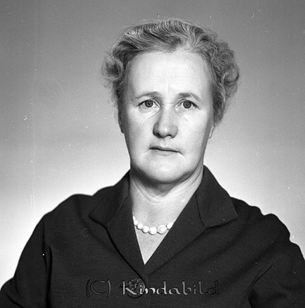 Karin Lundberg Norstad Kättilstad
raja
Kvinna klädd i en mörk klänning

raja
Karin Lundberg född 1913 i Kättilstad, ogift
 Hon var dotter till brukare Johan Arvid Vilhelm Lundberg och Maria Sofia Valberg.
 Syskon till Karin:
 Maj Anna Linnea född 1912
 Elvi Maria född 1915
 Lilly Sofia född 1918
 Inez Margareta född 1922
 Stig Olof Gabriel född 1924
 Rut Gunnel Viola född 1928
 Källa: Kyrkoarkiv Kättilstad
 Källa: Folkräkning 1970 

Nyckelord: Lundberg Kättilstad