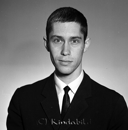 Arnold Schill Kisa
raja
Man klädd i skjorta slips och kavaj

raja
Ture Arnold Schill född 1937, son till Ture och Birgit Schill, Kisa.
 Syskon: Kerstin och Lennart.
 De hade företaget Schills Manufaktur i Kisa.
 Källa: Studiegruppen hembygdsgården 
Nyckelord: Schill Kisa