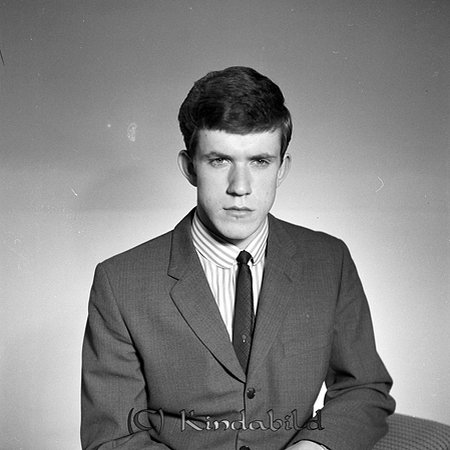 Stig Rullander Box 798 Kisa
raja
Man klädd i skjorta slips och kavaj

raja
Stig Rulander född 1947, son till Maj och David Rulander Tjustad Västra Eneby.
 Källa: Studiegruppen hembygdsgården 
Nyckelord: Rullander Kisa