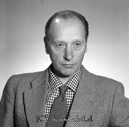 Gunnar Gustavsson Nygatan 33 Kisa
raja
Man klädd i skjorta slips och kavaj

Nyckelord: Gustavsson Kisa
