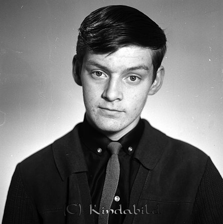 Göran Samuelsson Gamlegårdsgatan 19 Kisa
raja
Man klädd i skjorta slips och kavaj

Nyckelord: Samuelsson Kisa