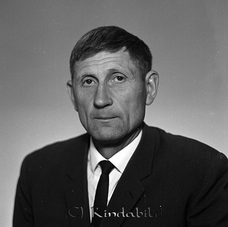 Sixten Johansson ?sterbymo
raja
Man klädd i skjorta slips och kavaj

Nyckelord: Johansson ?sterbymo