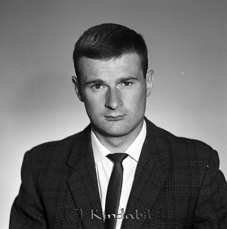 Inge Johansson Dal Rimforsa
raja
Man klädd i skjorta slips och kavaj

raja
Inge Johansson, son till Hartvig och Astrid Johansson.
Systern heter Maj-Britt.
Inge gifte sig med Annita från Hycklinge.
De fick två barn Monica och Jonny.
Källa: Folkräkning 1970
Källa: Gerd Pettersson


Nyckelord: Johansson Rimforsa