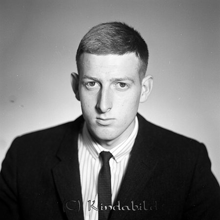 Håkan Jonsson Hallerna Ulrika
raja
Man klädd i skjorta slips och kavaj

raja
Håkan Jonsson född 1946 i Hallerna Ulrika, son till Allan Jonsson och Alice född Hult från Månhult Malexander.
Håkan Jonsson gift 1968 med Margareta Johansson och 2:a giftet med Inger född Olsson född 1948 i Kisa.
Källa: Familjer och Gårdar i Ulrika 
Källa: Gerd Pettersson


Nyckelord: Jonsson Ulrika