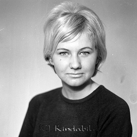 Maria Harling Enebygatan 12 Kisa
raja
Kvinna klädd i en mörk jumper 

Nyckelord: Harling Kisa