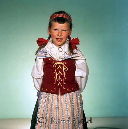 Margareta Nilsson Centralen Kisa
raja
Flicka klädd i folkdräkt

raja
Margareta Nilsson född 1957, dotter till Geisner och Inger Nilsson. 
Källa: Gerd Pettersson

Nyckelord: Nilsson Kisa