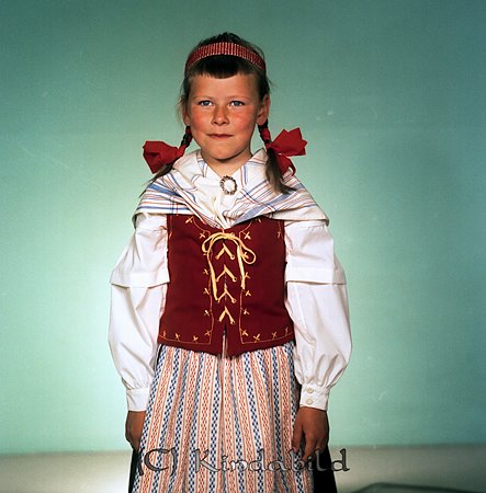 Margareta Nilsson Centralen Kisa
raja
Flicka klädd i folkdräkt

Nyckelord: Nilsson Kisa