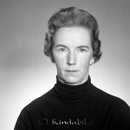 Sonja Larsson Drottninggatan 8 Kisa
raja
Kvinna klädd i mörk tröja med krage   

raja
Sonja Larsson född Allard 1930 i Oppeby.
Gift med Nils Larsson.
Barn: Håkan och Liselott.
Sonja och Nils Larsson fastigheten på Drottninggatan f d Strands Livs. där de öppnade affär.
Källa: Studiegruppen hembygdsgården 


Nyckelord: Larsson Kisa