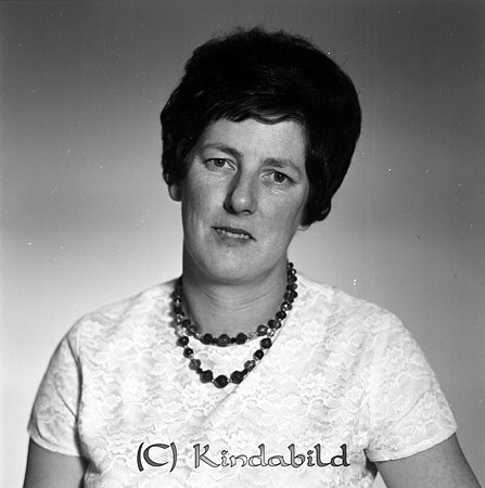 Inga-Lisa Kinander Kisa
raja
Kvinna klädd i ljus jumper och halsband   

raja
Inga-Lisa Kinnander född 1926 i Södra Vi, gift med David Helge Kinnander född 1920 i Ulrika.
1970 bodde de i Säby Hägerstad.
Döttrar Anna-Lisa gift Holm och Inger gift Simonsson
Källa: Folkräkning 1970 
Källa: Gerd Pettersson

Nyckelord: Kinander Kisa