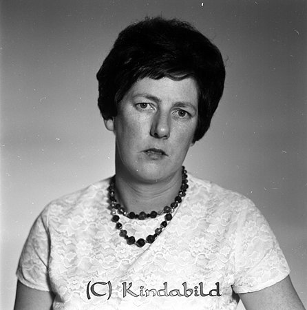 Inga-Lisa Kinander Kisa
raja
Kvinna klädd i ljus jumper och halsband runt halsen     

Nyckelord: Kinander Kisa