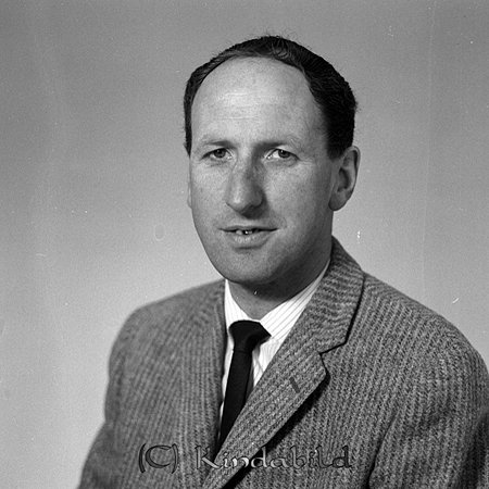 Bertil Larsson Kvarngatan 7 Kisa
raja
Man klädd i skjorta slips och kavaj

raja
Frisör. Gift med Rut. 
Källa: mayca

Nyckelord: Larsson Kisa