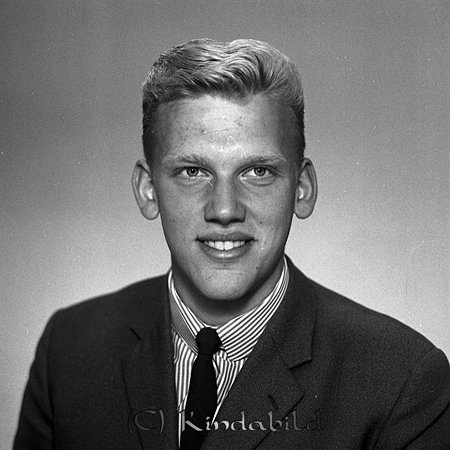 Lennart Rosén
raja
Man klädd i skjorta slips och kavaj

raja
Lennart, son till Liss och Berta Rosén Kalmarvägen 10, Kisa.
 Bror till Sture.
 Lennart flyttade till Jönköping och arbetade på Televerket.
 Han var duktig idrottare.
 Källa: Studiegruppen hembygdsgården 
Nyckelord: Rosén