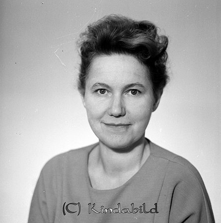 Fru Sevemark Sjögatan 21 Motala
raja
Kvinna klädd i en jumper        

raja
Marie-Louise Sevemark född 1919 gift med Seve Gerhard Sevemark 
Barn; Eva, Anne och Per Gustav.
Folkräkning 1970 
Källa: Studiegruppen hembygdsgården


Nyckelord: Sevemark Motala