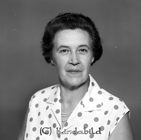 Marta Aspegren Kisa
raja
Kvinna klädd i prickig klänning          

raja
Märta Lovisa Aspegren född Jansson 1912 i Gävle gift med Allan Aspegren. född 1910 i Eksjö.
 Barn;
 Kerstin och Gunilla födda i Eksjö.
 Innehade Richts Café i Kisa, samt arbetade på Arbetsförmedlingen i Kisa.
 Källa: Studiegruppen hembygdsgården 
Nyckelord: Aspegren Kisa