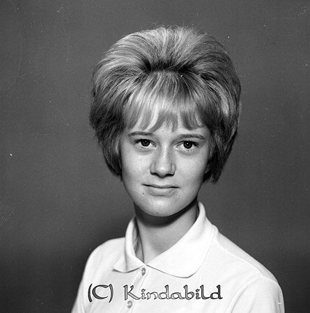 Gunilla Aspegren Kisa
raja
Kvinna klädd i ljus jumper          

raja
Gunilla Aspegren, dotter till Allan och Märta Aspegren.
Syster till Kerstin gift Falebrant, 
Källa: Studiegruppen hembygdsgården

Nyckelord: Aspegren Kisa