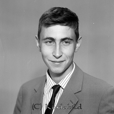 Stig Bäck Stjärnelund Kisa
raja
Man klädd i skjorta slips och kavaj

raja
Stig Bäck född 1945 i Tidersrum, son till Karl Oskar och Linda Bäck.
1950 bodde familjen i Sjökroken Svalsjö. Det var sex barn i familjen.
Källa: Folkräkning 1950 
Källa: Gerd Pettersson


Nyckelord: Bäck Kisa