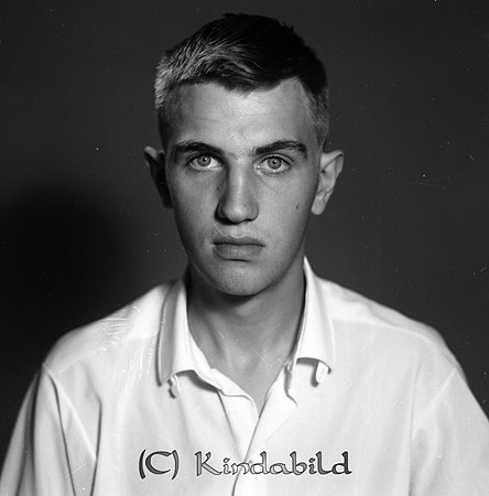Jan-Olof Nilsson Storgatan 16 Kisa
raja
Man klädd i ljus skjorta  

raja
Jan-Olof Nilsson född 1944, son till Algot och Gudrun Nilsson från Rödingehult Kisa.
Källa: Folkräkning 1970 
Källa: Gerd Pettersson

Nyckelord: Nilsson Kisa