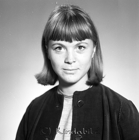 Margareta Lindqvist Tallgatan 8 Kisa
raja
Kvinna klädd i ljus jumper under mörk jacka                

Nyckelord: Lindqvist Kisa