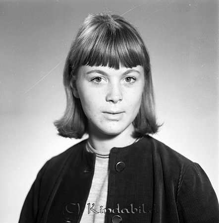 Margareta Lindqvist Tallgatan 8 Kisa
raja
Kvinna klädd i ljus jumper under mörk jacka                

Nyckelord: Lindqvist Kisa