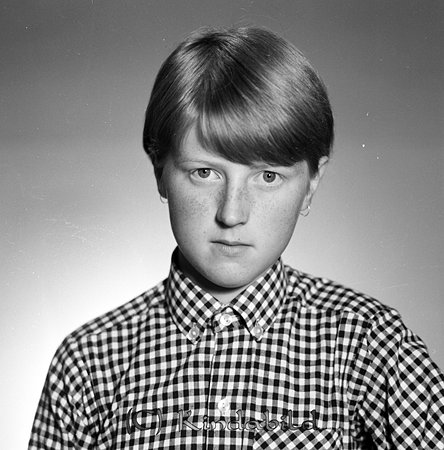 Yvonne Eriksson Nygatan 9 Kisa
raja
Flicka klädd i rutig skjorta                

Nyckelord: Eriksson Kisa