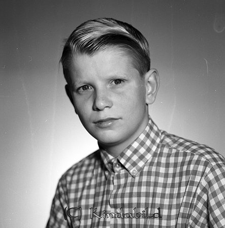 Kurt-Anders Salomosson Floragatan 1 Kisa
raja
Pojke klädd i rutig skjorta  

Nyckelord: Salomosson Kisa