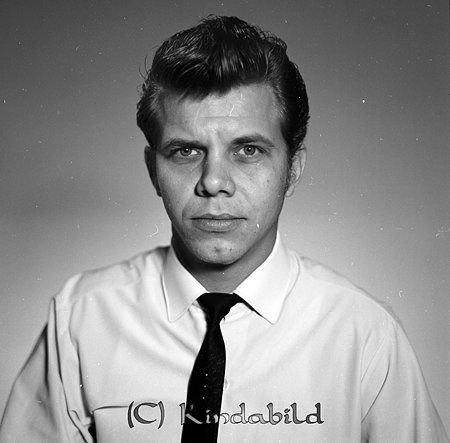 Jan Johansson Harg Kisa
raja
Man klädd i skjorta och slips 

Nyckelord: Johansson Kisa