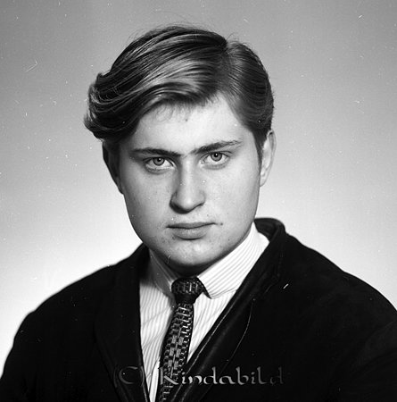 Gert-Ove Andersson Millingetorp Kisa
raja
Man klädd i skjorta slips och kavaj

Nyckelord: Andersson Kisa