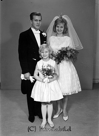 Ingemar Johansson Nybo Österbymo
raja
Brudpar och en brudtärna   

Nyckelord: Johansson Österbymo
