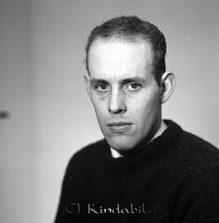 Rune Gustavsson Mjölsefall
raja
Man klädd i en stickad tröja

raja
Rune Gustavsson, son till Einar Gustavsson och Greta född Leek.
 Syskon; Nils, Sven, Hans och Kristina. 
Källa: Gerd Pettersson
Nyckelord: Gustavsson Mjölsefall