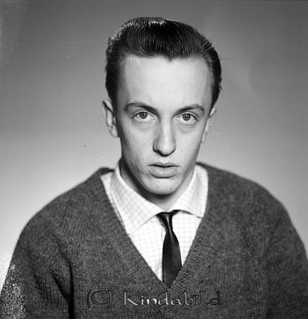 Bruno Nilsson Grönedegatan 41 Kisa
raja
Man klädd i skjorta slips under en tröja

raja
Bruno Nilsson född 1946 i Värdnäs. Han var son till Edla Nilsson
Bröder Åke och Björn 
Källa: Studiegruppen hembygdsgården

Nyckelord: Nilsson Kisa
